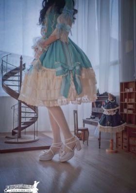 户外超市露出系列人前露出电影_剧情片高清在线观看